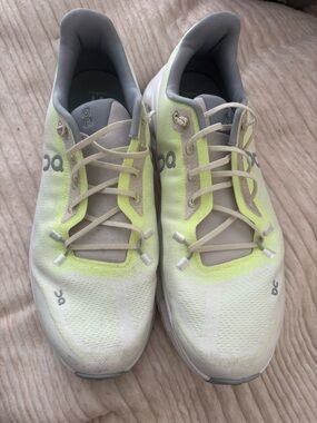 On Cloud Women's Athletic Shoes in Light Yellow and Gray
